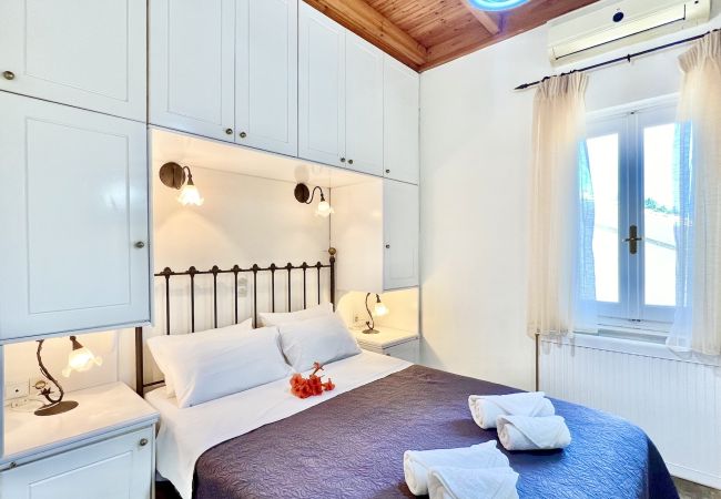 Villa in Kassiopi - Beach House Christina with private heated pool Villa in Kassiopi - Beach House Christina with private heated pool