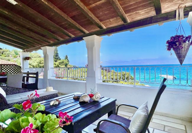 Villa in Kassiopi - Beach House Christina with private heated pool Villa in Kassiopi - Beach House Christina with private heated pool