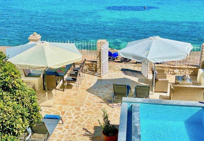 Villa in Kassiopi - Beach House Christina with private heated pool Villa in Kassiopi - Beach House Christina with private heated pool