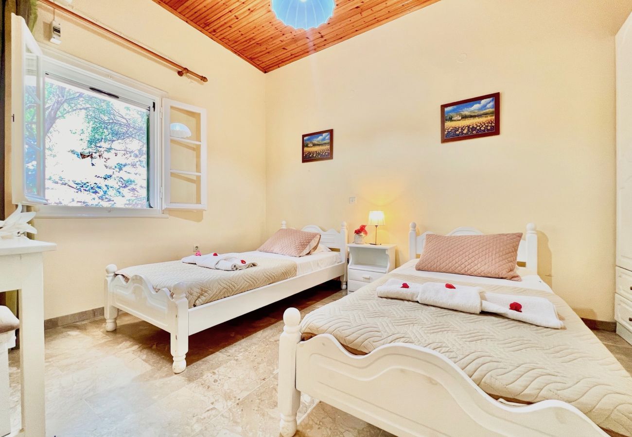 Villa in Kassiopi - Beach Villa Thespina with private pool