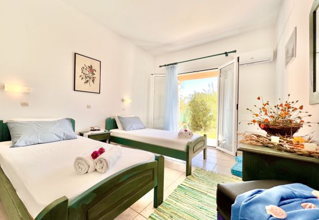 Villa in Velonades - Villa Bougarini with private pool Villa in Velonades - Villa Bougarini with private pool