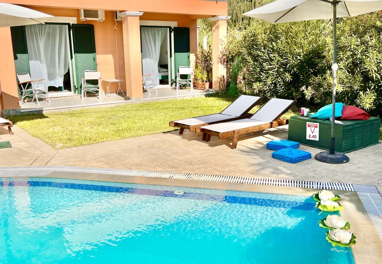 Villa in Velonades - Villa Bougarini with private pool