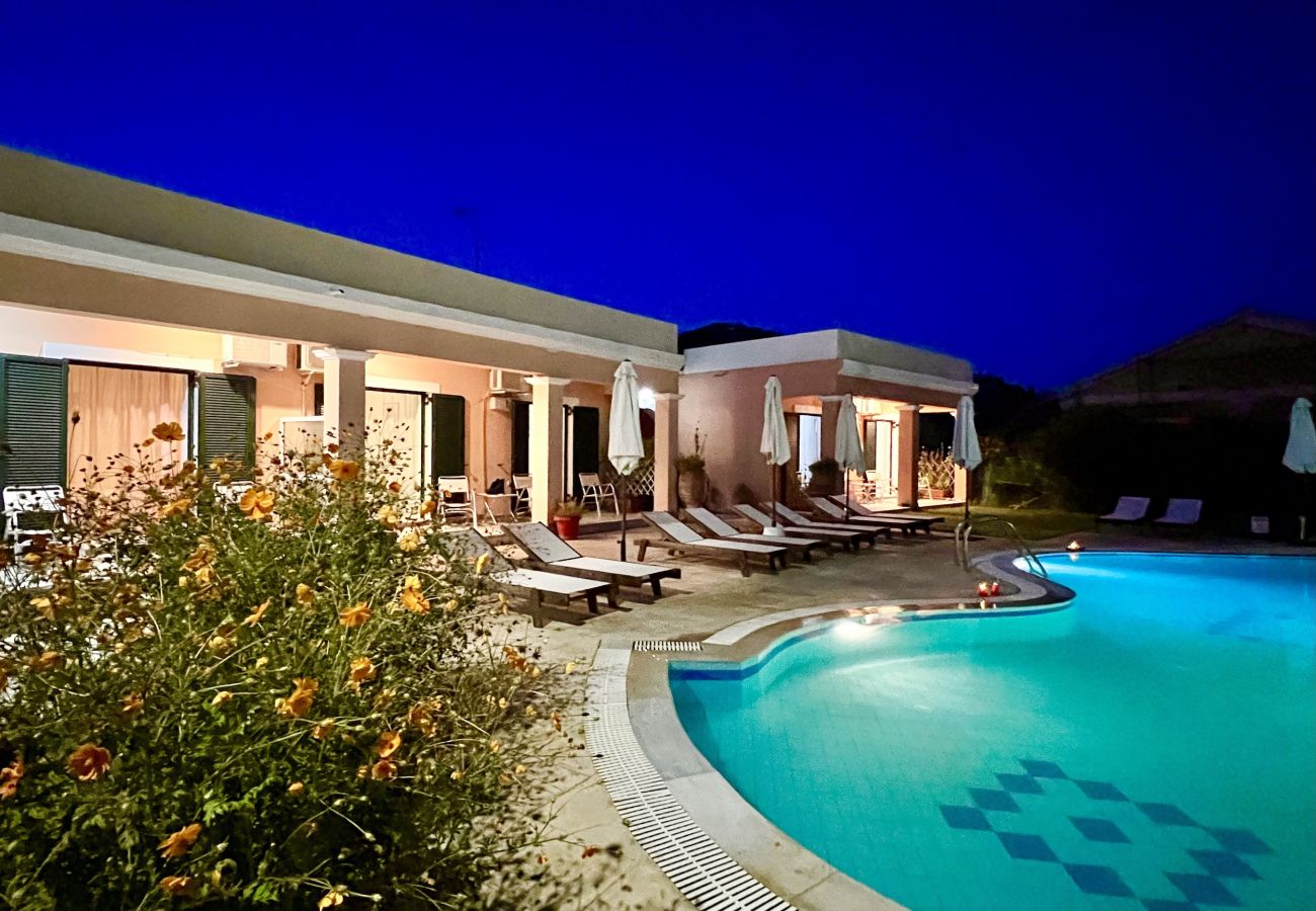 Villa in Velonades - Villa Bougarini with private pool