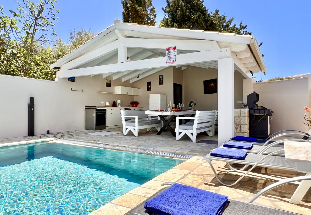 Villa in Acharavi - Beach Villa Heart House with private pool