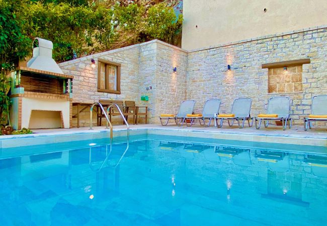 Villa in Vlachatika - Kalami Beach Villa with private heatable pool Villa in Vlachatika - Kalami Beach Villa with private heatable pool