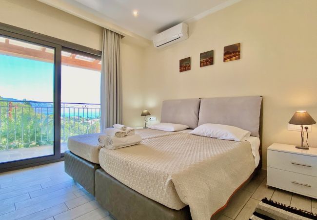 Villa in Vlachatika - Kalami Beach Villa with private heatable pool Villa in Vlachatika - Kalami Beach Villa with private heatable pool