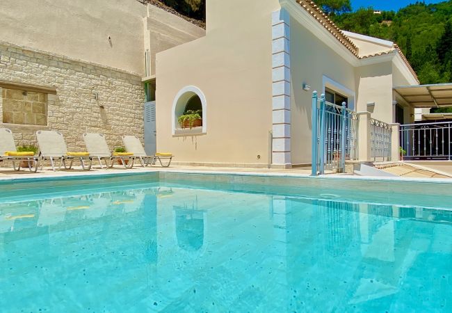 Villa in Vlachatika - Kalami Beach Villa with private heatable pool Villa in Vlachatika - Kalami Beach Villa with private heatable pool
