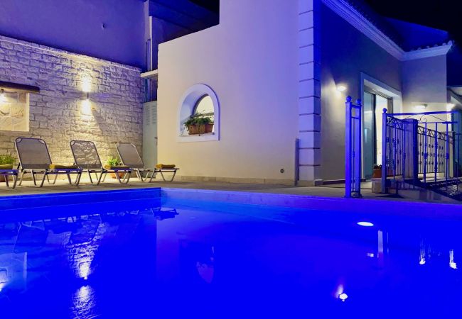 Villa in Vlachatika - Kalami Beach Villa with private heatable pool Villa in Vlachatika - Kalami Beach Villa with private heatable pool