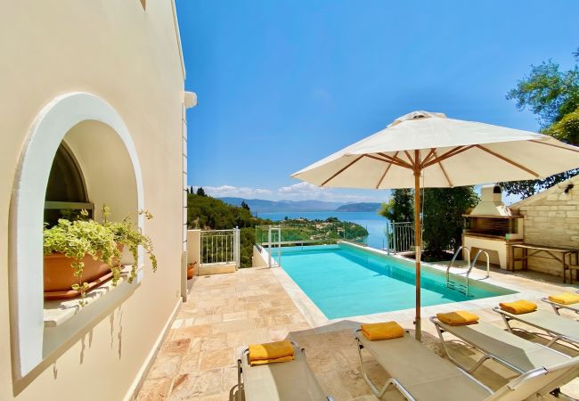 Villa in Vlachatika - Kalami Beach Villa with private heatable pool