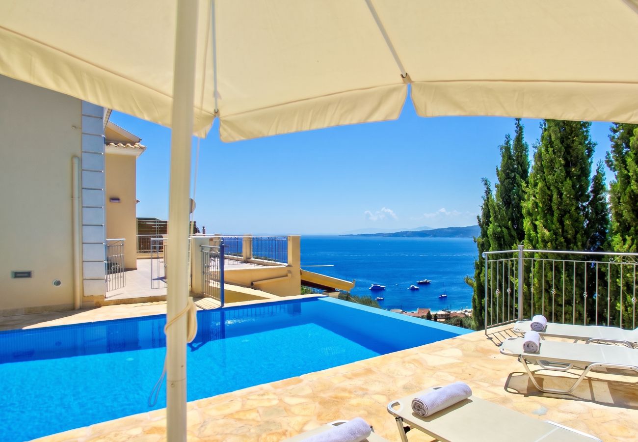 Villa in Vlachatika - Kalami Beach Villa with private heatable pool