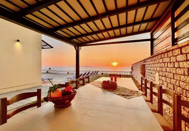 Villa in Ag. Stefanos - Beachfront Villa Bellevue Villa in Ag. Stefanos - Beachfront Villa Bellevue