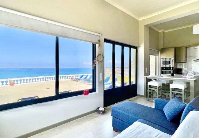 Villa in Ag. Stefanos - Beachfront Villa Bellevue Villa in Ag. Stefanos - Beachfront Villa Bellevue