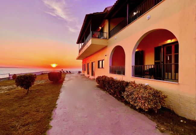 Villa in Ag. Stefanos - Beachfront Villa Bellevue Villa in Ag. Stefanos - Beachfront Villa Bellevue
