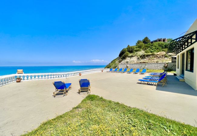 Villa in Ag. Stefanos - Beachfront Villa Bellevue Villa in Ag. Stefanos - Beachfront Villa Bellevue