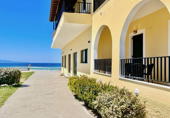 Villa in Ag. Stefanos - Beachfront Villa Bellevue Villa in Ag. Stefanos - Beachfront Villa Bellevue