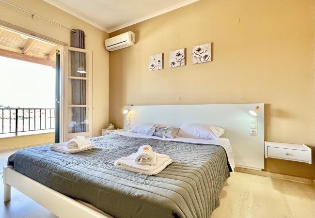 Villa in Ag. Stefanos - Beachfront Villa Bellevue Villa in Ag. Stefanos - Beachfront Villa Bellevue