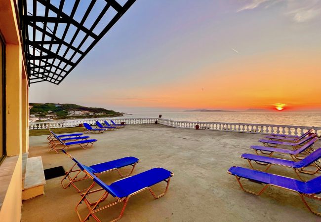 Villa in Ag. Stefanos - Beachfront Villa Bellevue Villa in Ag. Stefanos - Beachfront Villa Bellevue