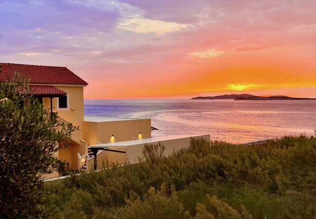 Villa in Ag. Stefanos - Beachfront Villa Bellevue Villa in Ag. Stefanos - Beachfront Villa Bellevue
