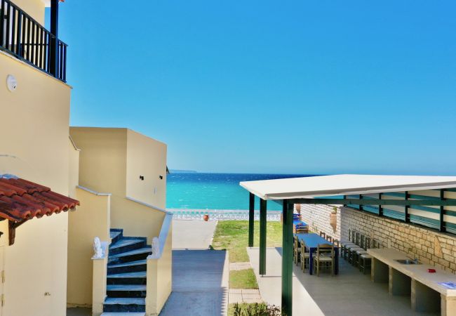 Villa in Ag. Stefanos - Beachfront Villa Bellevue Villa in Ag. Stefanos - Beachfront Villa Bellevue