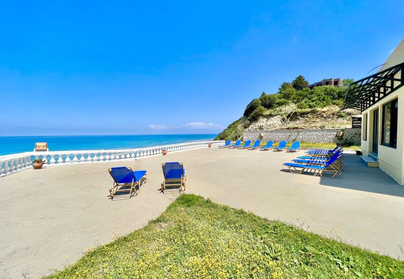 Villa in Ag. Stefanos - Beachfront Villa Bellevue