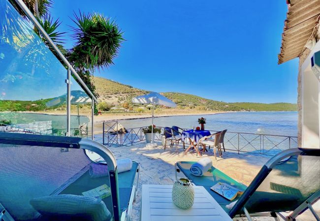 Villa in Kassiopi - Apraos Beachfront Studio Villa in Kassiopi - Apraos Beachfront Studio