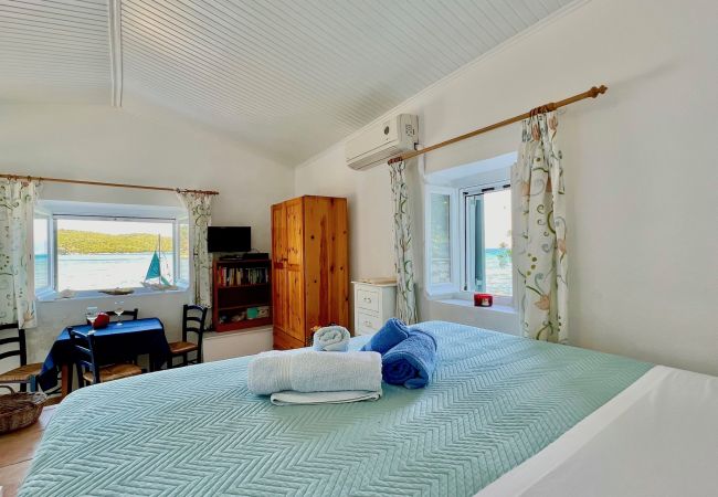 Villa in Kassiopi - Apraos Beachfront Studio Villa in Kassiopi - Apraos Beachfront Studio