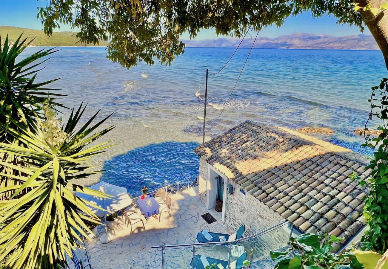 Villa in Kassiopi - Apraos Beachfront Studio