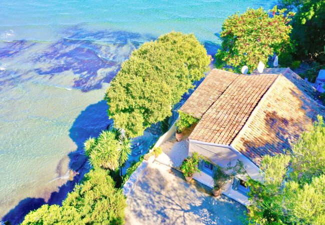 Villa in Kassiopi - Apraos Beachfront House Villa in Kassiopi - Apraos Beachfront House