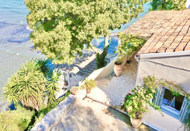 Villa in Kassiopi - Apraos Beachfront House Villa in Kassiopi - Apraos Beachfront House