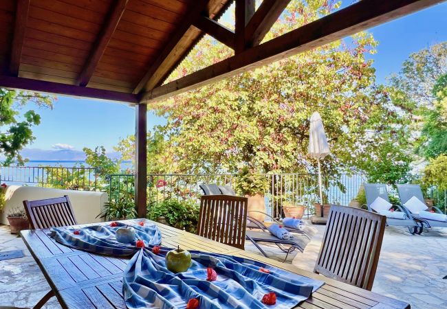 Villa in Kassiopi - Apraos Beachfront House Villa in Kassiopi - Apraos Beachfront House