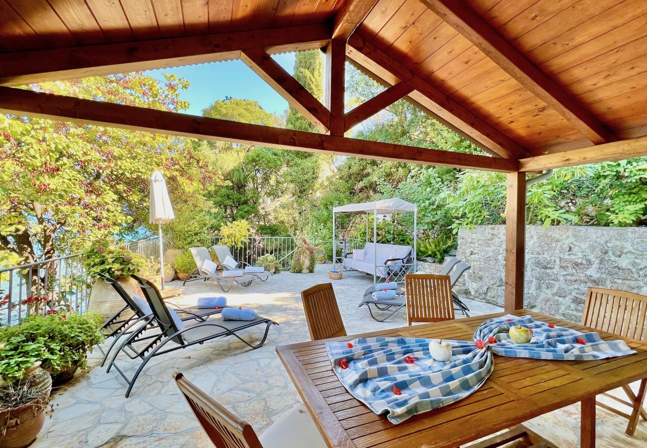 Villa in Kassiopi - Apraos Beachfront House