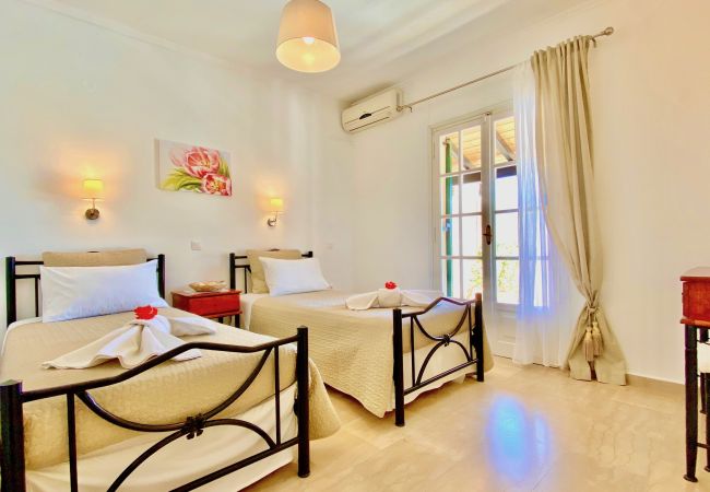 Villa in Agios Stefanos Kassiopi - Villa Kessar St. Stephanos with private pool Villa in Agios Stefanos Kassiopi - Villa Kessar St. Stephanos with private pool