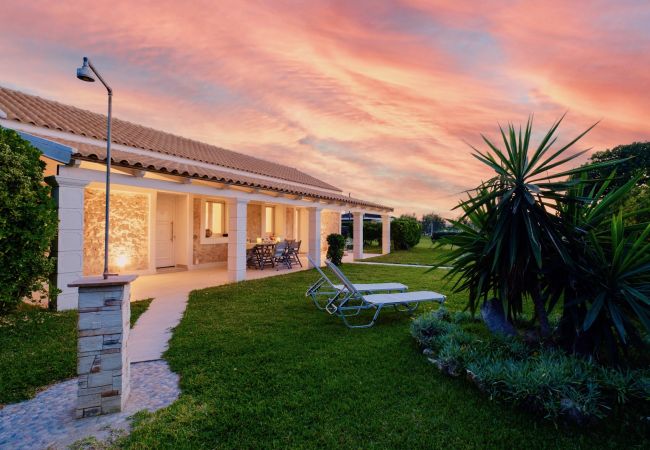 Villa in Acharavi - Beachfront Villa Stato Da Mar Grande Villa in Acharavi - Beachfront Villa Stato Da Mar Grande