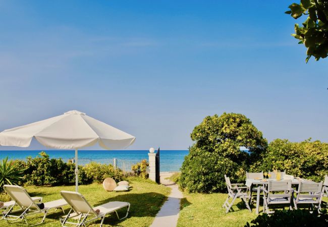 Villa in Acharavi - Beachfront Villa Stato Da Mar Grande Villa in Acharavi - Beachfront Villa Stato Da Mar Grande