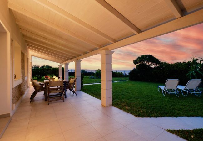 Villa in Acharavi - Beachfront Villa Stato Da Mar Grande Villa in Acharavi - Beachfront Villa Stato Da Mar Grande