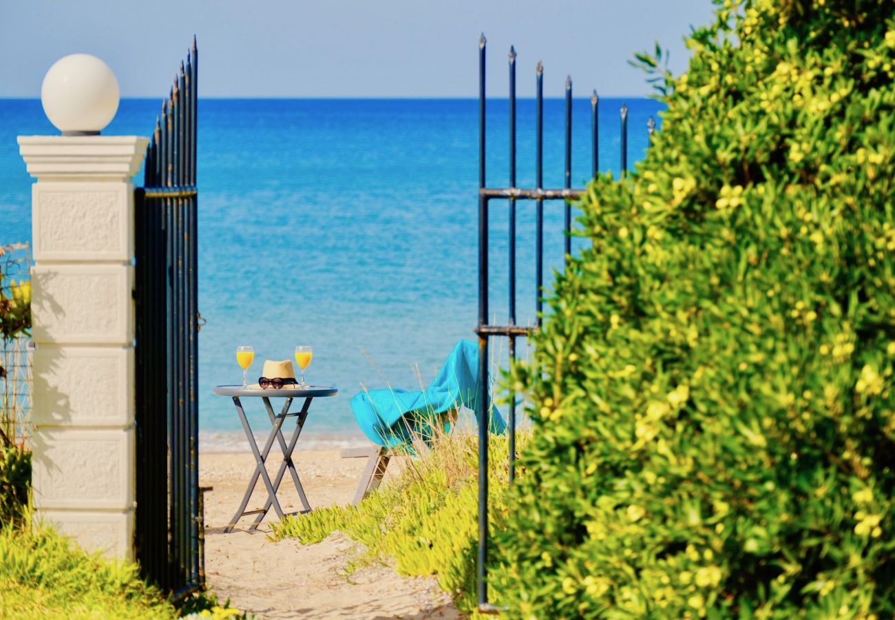 Villa in Acharavi - Beachfront Villa Stato Da Mar Grande