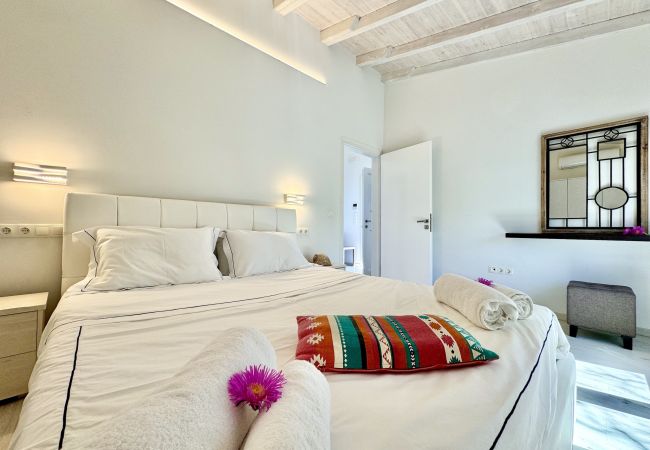 Villa in Acharavi - Beachfront Villa Stato Da Mar Romantic Villa in Acharavi - Beachfront Villa Stato Da Mar Romantic