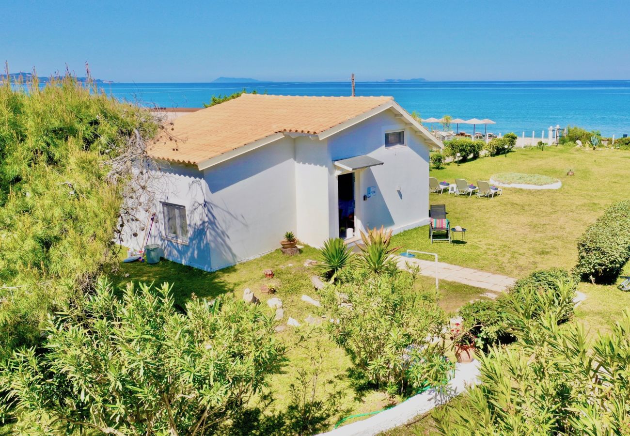 Villa in Acharavi - Beachfront Villa Stato Da Mar Romantic