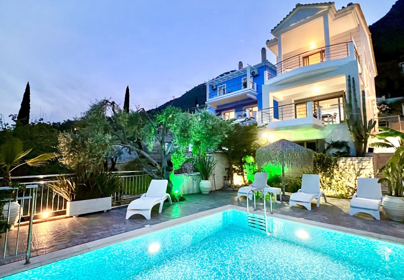 Villa in Perigiali - Luxury Villa San George with private pool