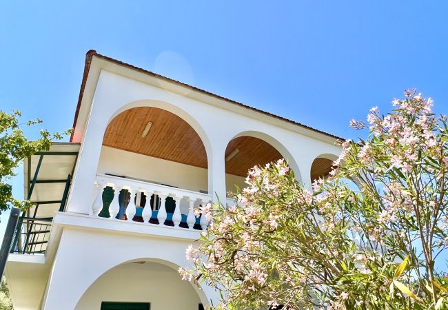 Villa in Astrakeri - Astra Beach House in Astrakeri Bay Villa in Astrakeri - Astra Beach House in Astrakeri Bay