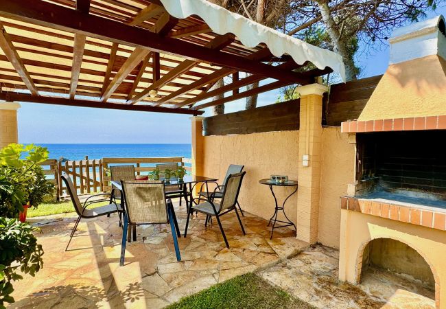 Villa in Chalikounas - Beachfront Villa Rania with private pool Villa in Chalikounas - Beachfront Villa Rania with private pool