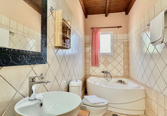 Villa in Chalikounas - Beachfront Villa Rania with private pool Villa in Chalikounas - Beachfront Villa Rania with private pool