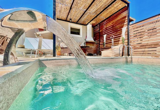 Villa in Vingla - Dimitris Luxury Cottage with private pool Villa in Vingla - Dimitris Luxury Cottage with private pool