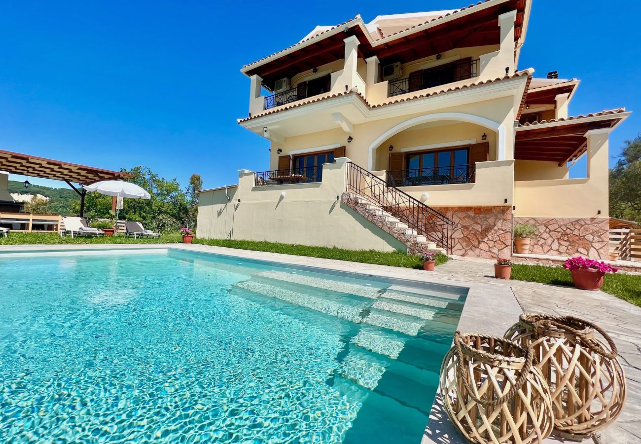 Villa in Arillas - Luxury Villa Makris with private heatable pool