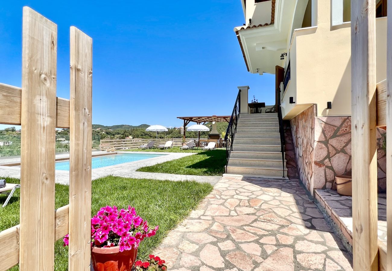 Villa in Arillas - Luxury Villa Makris with private heatable pool