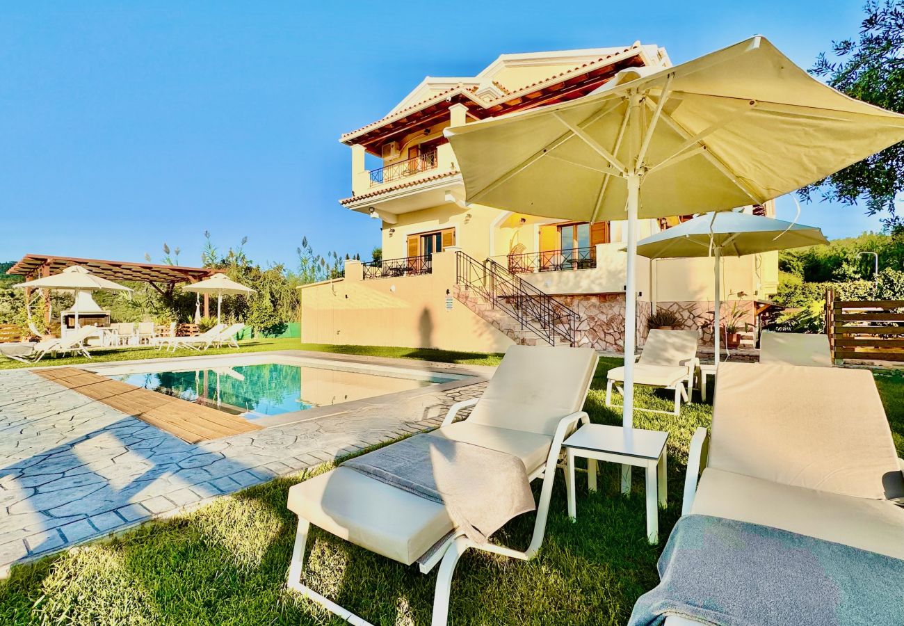 Villa in Arillas - Luxury Villa Makris with private heatable pool