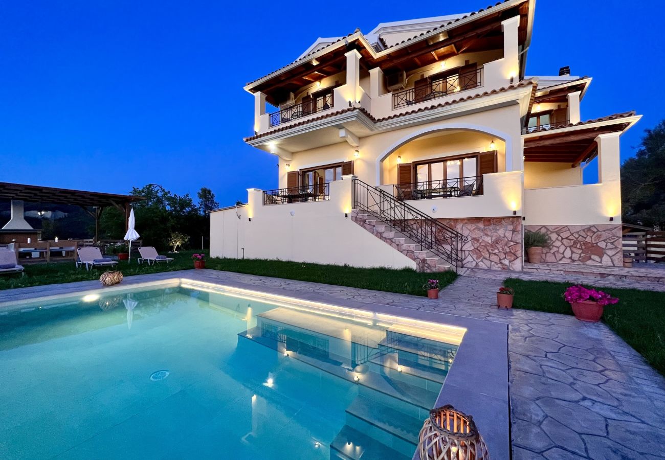 Villa in Arillas - Luxury Villa Makris with private heatable pool