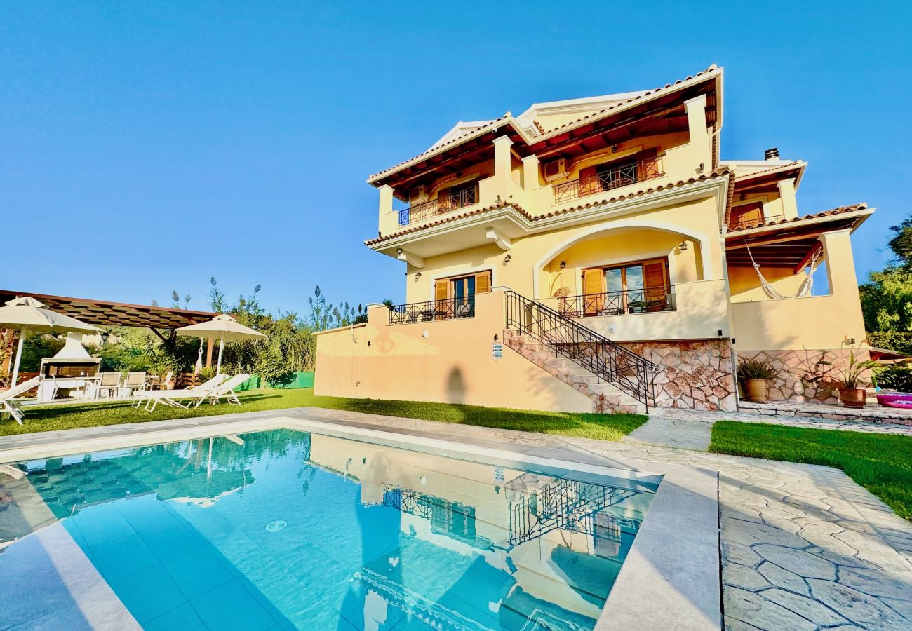 Villa in Arillas - Luxury Villa Makris with private heatable pool