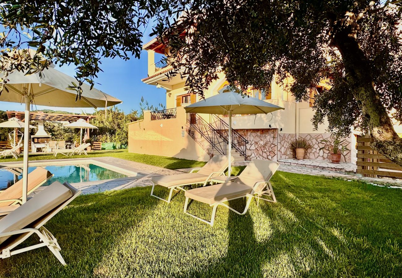 Villa in Arillas - Luxury Villa Makris with private heatable pool