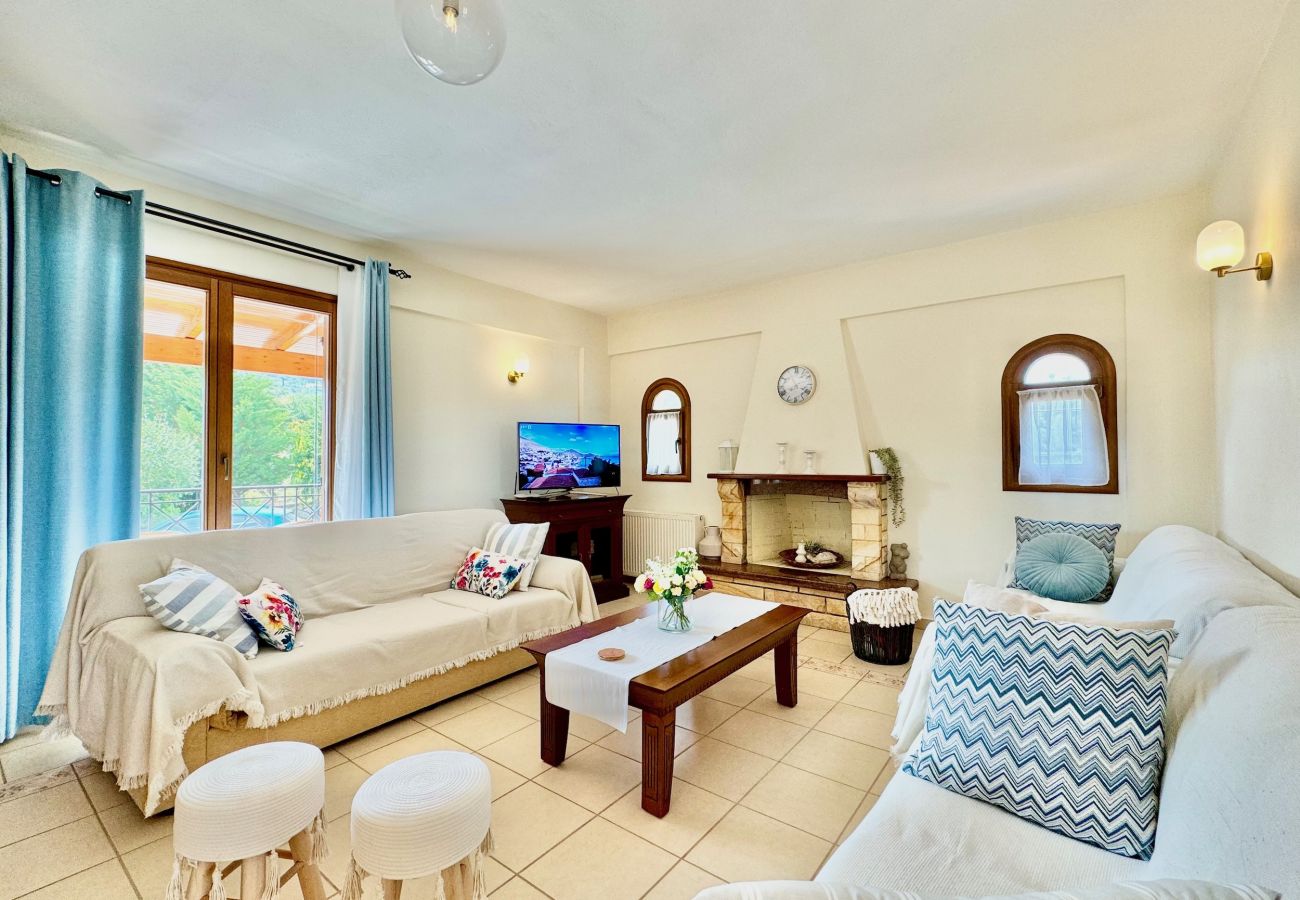 Villa in Arillas - Luxury Villa Makris with private heatable pool